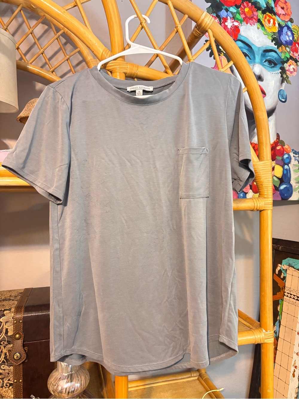 Green Envelope Men's Light Gray Short Sleeve Pocket Tee
